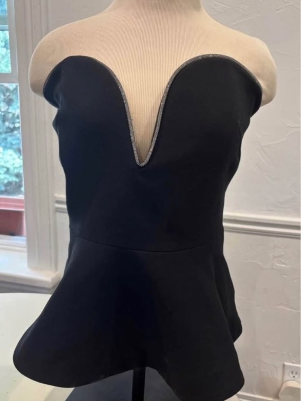 🌹Victoria Beard Strapless Black Peplum Top with Deep Sweetheart V-Neck Sz12🌹